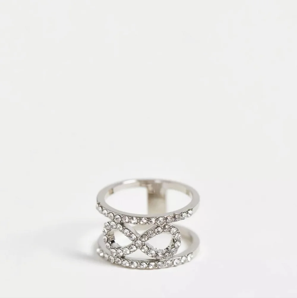 🆑️ TRUE DECADENCE | Bow Detail Ring sz 6.5